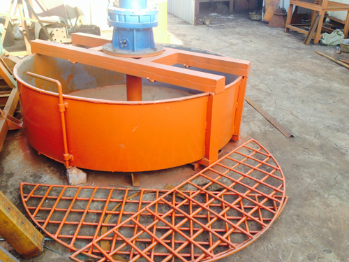 紅色盤(pán)式攪拌機(jī)